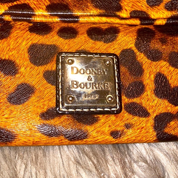 Designer Clutch - Picture 8 of 9